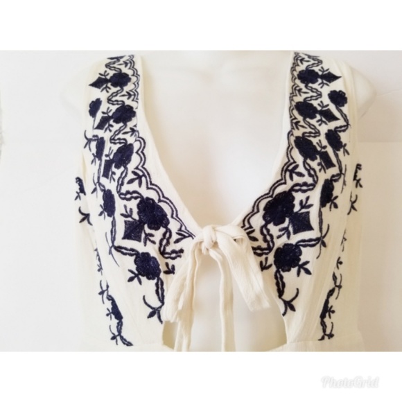 Promesa White Embroidered Blue Flower Romper - Picture 2 of 6
